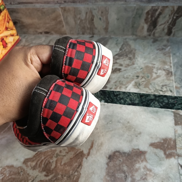 Vans - Picture 7 of 10